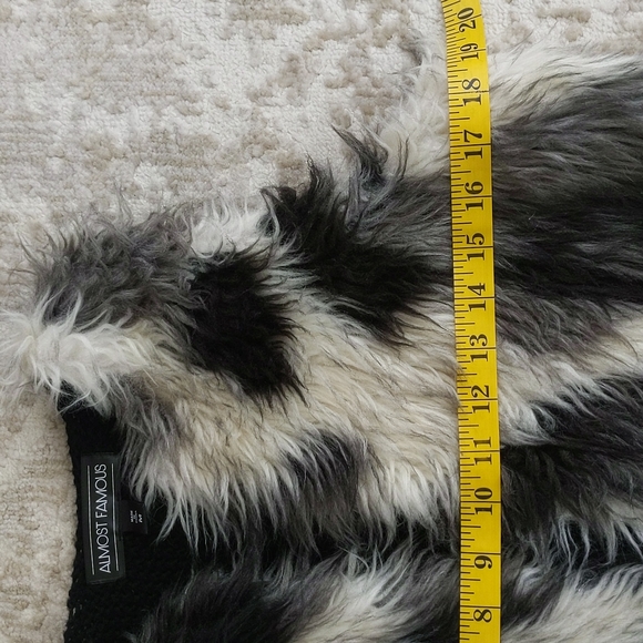 Almost Famous Faux Fur Open Cardigan Sweater Vest M White Black Vegan - Picture 15 of 16